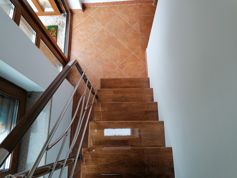 scari de interior din lemn masiv